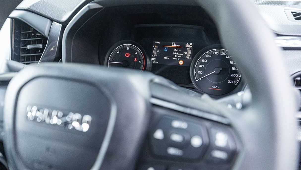Engine options remain the same with the choice of a 1.9-litre turbodiesel (110kW/350Nm) or a 3.0-litre turbodiesel (140kW/450Nm).